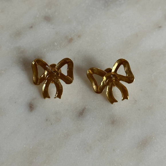 Vintage Gold Tone Bow Earrings Green Stone Coquette Dainty - Picture 3 of 7